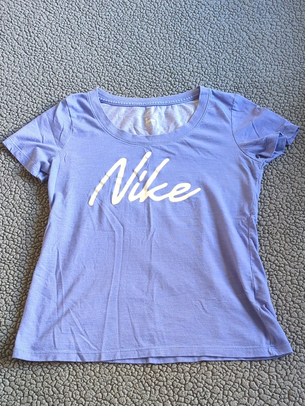 Nike Dri-FIT Logo Training T-Shirt in Mauve/Light Purple, Small